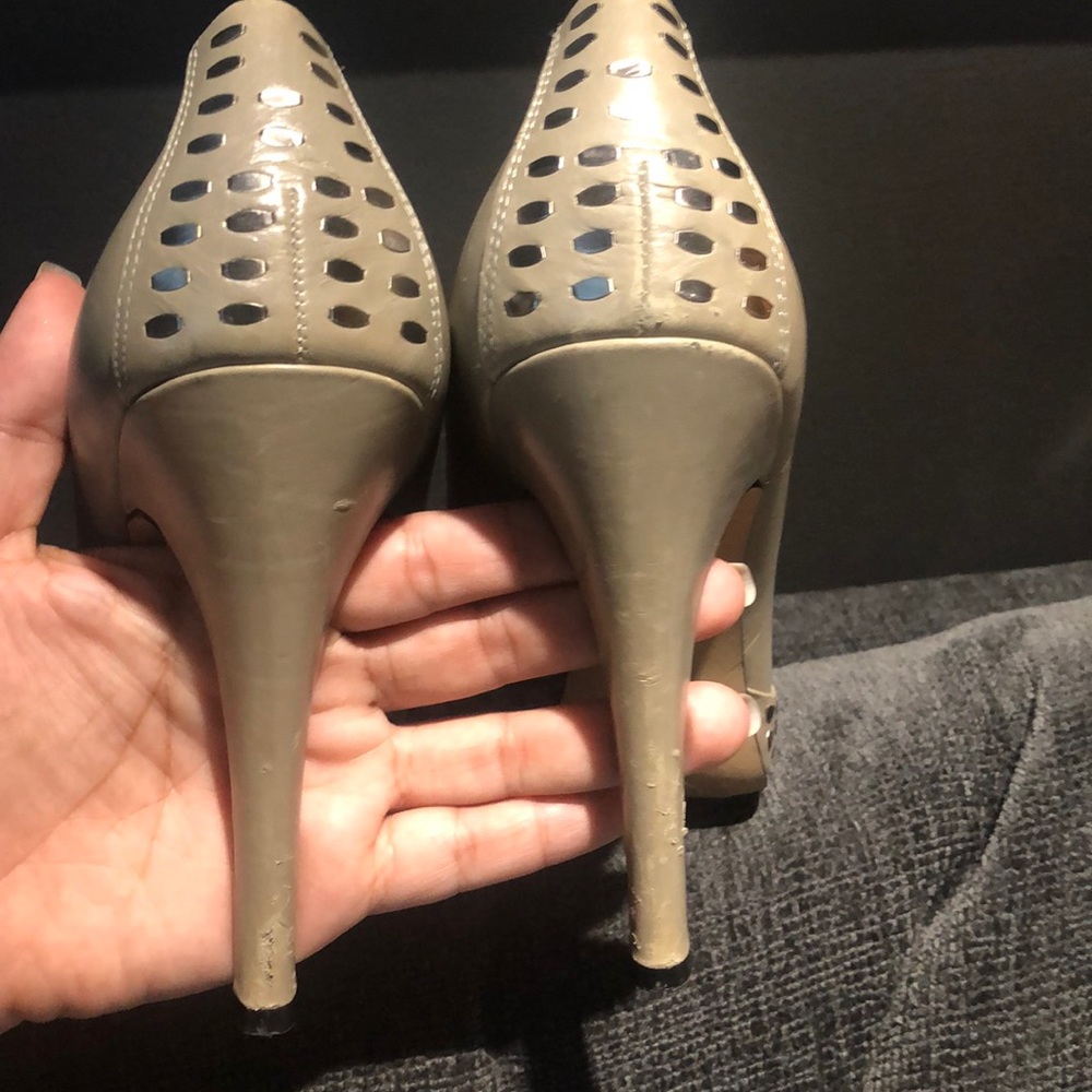 Heels - Picture 4 of 5
